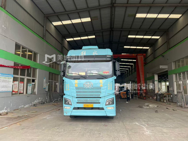 候車(chē)亭站臺(tái)